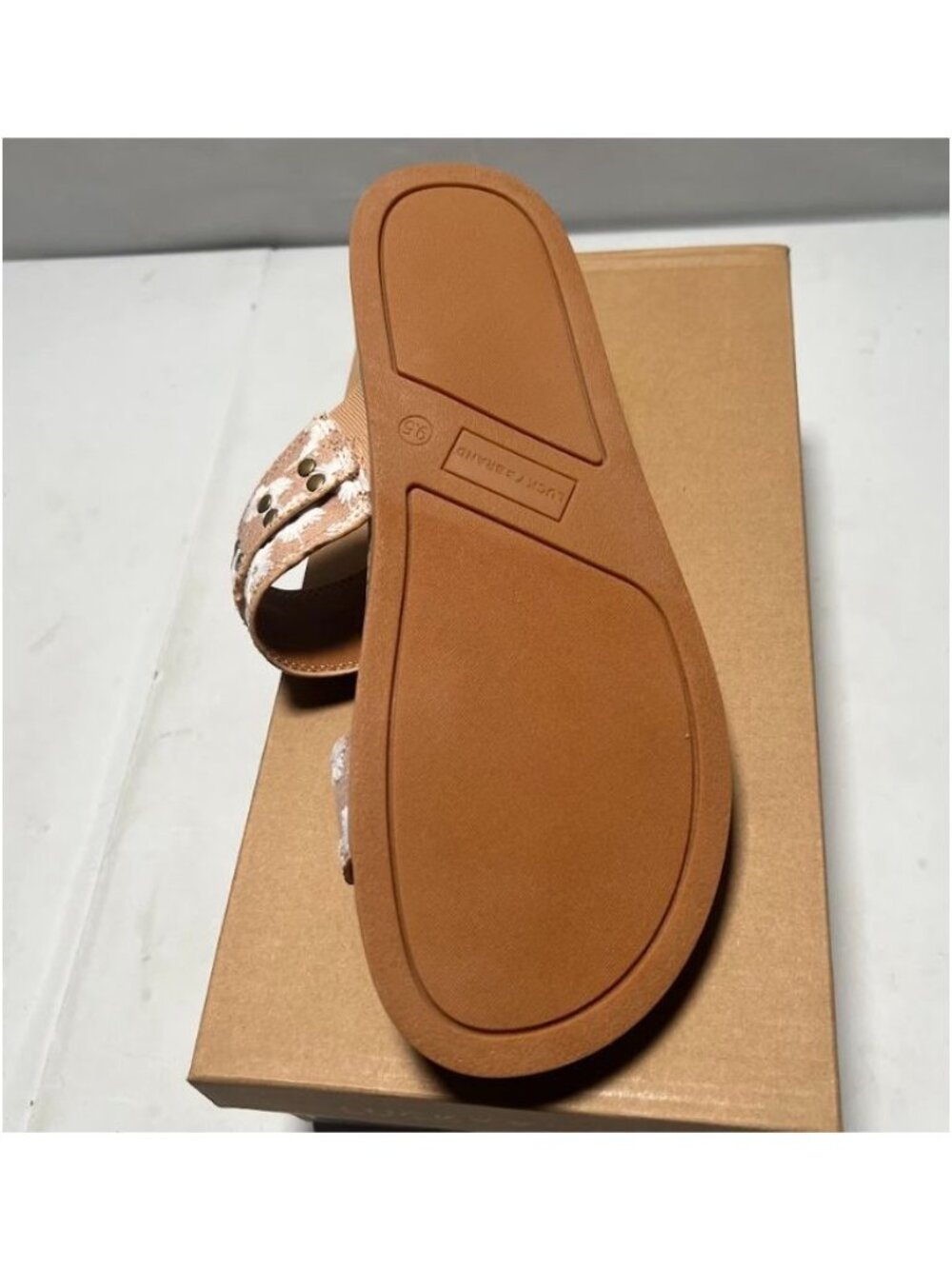 Lucky Brand Womens Dineesa Studded Two Band Flat Sandals Size 9.5 NEW - Picture 5 of 9